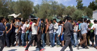 Σε νομούς της ηπειρωτικής χώρας θα μεταφερθούν από τα νησιά 20.000 μετανάστες Σε νομούς της ηπειρωτικής χώρας θα μεταφερθούν από τα νησιά 20.000 μετανάστες