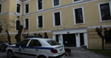 Στον εισαγγελέα οι 32 συλληφθέντες από τα χθεσινά επεισόδια στα Εξάρχεια Στον εισαγγελέα οι 32 συλληφθέντες από τα χθεσινά επεισόδια στα Εξάρχεια