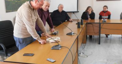 Την Πρωτοχρονιάτικη πίτα έκοψε ο Δήμος Νεμέας Την Πρωτοχρονιάτικη πίτα έκοψε ο Δήμος Νεμέας