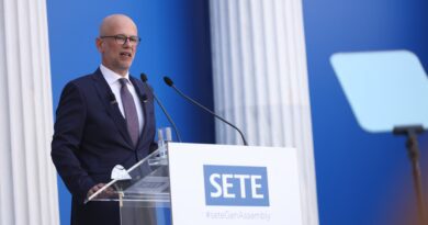 Επτά μεγάλες προκλήσεις για το παρόν και το μέλλον του ελληνικού τουρισμού Επτά μεγάλες προκλήσεις για το παρόν και το μέλλον του ελληνικού τουρισμού