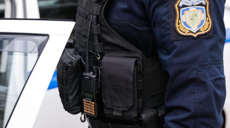 Συνελήφθη αστυνομικός για πλαστογραφία – Έβγαζε μαϊμού άδειες για κυνηγετικά όπλα