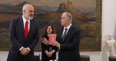 Συνάντηση του Προέδρου της Βουλής των Ελλήνων με τον Αλβανό πρωθυπουργό
