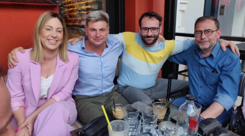 Νίκος Φαραντούρης