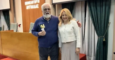 Ευχαριστήρια επιστολή της Δ/ντριας 1ου Λυκείου Άργους προς τον Κοσμήτορα και Λογοτέχνη Γιώργο Κεντρωτή