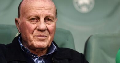 Πέθανε ο Μίμης Δομάζος