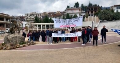 Νεμέα: Μαθητική συγκέντρωση και πορεία για την τραγωδία των Τεμπών -VIDEO