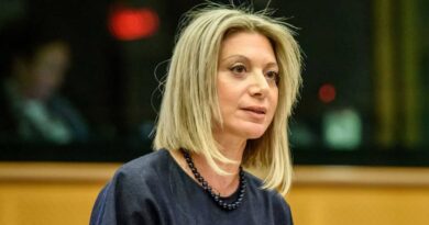 Α.Γ Καλλής: Η τραγωδία των Τεμπών... ή Όταν ο πόνος της ψυχής γίνεται η δύναμη ανατροπής