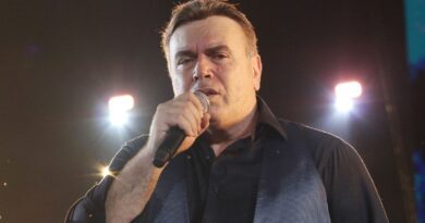 Πέθανε ο αγαπημένος τραγουδιστής Μανώλης Λιδάκης