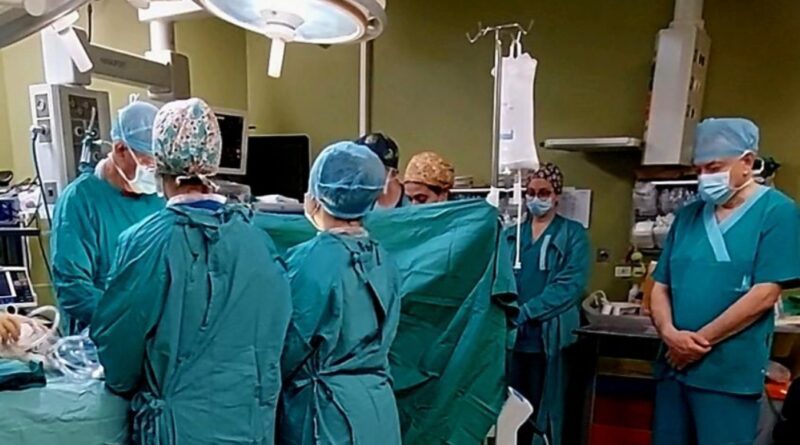 Ρίγη συγκίνησης στο ΠΑΓΝΗ: Ενός λεπτού σιγή και υπόκλιση για τον μικρό Άγγελο από τους γιατρούς