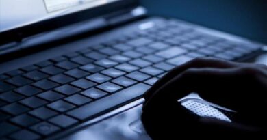 Πάτρα: Συνελήφθη 41χρονη που δημοσίευσε γυμνά βίντεο 14χρονου στο Instagram