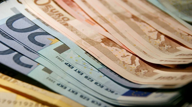 Κατώτατος μισθός: «Κλείδωσε» στα 880 ευρώ από 1η Απριλίου