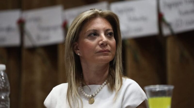 Α.Γ Καλλής: Κάτω τα χέρια απ' αυτή τη φωνή, φωνή της συνείδησης της υγιούς κοινωνίας πέρα από κόμματα και κομματίδια