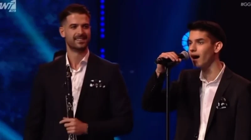 Όταν ο Άρης Μουγκοπέτρος έπαιζε κλαρίνο στο «Ελλάδα Έχεις Ταλέντο», πλάι στον νικητή Κωνσταντίνο Τσαμαδό