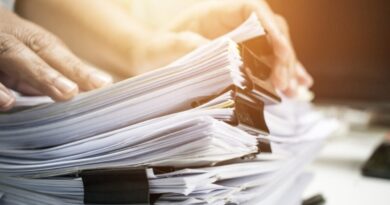 Δήμοι: Αναγκαστικά μέτρα κατά οφειλετών ακόμη και για τέλη κοιμητηρίου