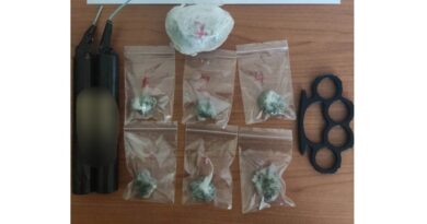 Λουτράκι: Συνελήφθη 17χρονος για κατοχή κάνναβης, σιδερογροθιάς και κροτίδων