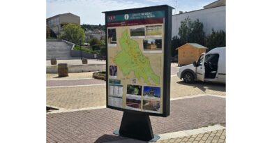 Νεμέα: Νέες φωτιζόμενες καθοδηγητικές πινακίδες στην πλατεία Δημαρχείου