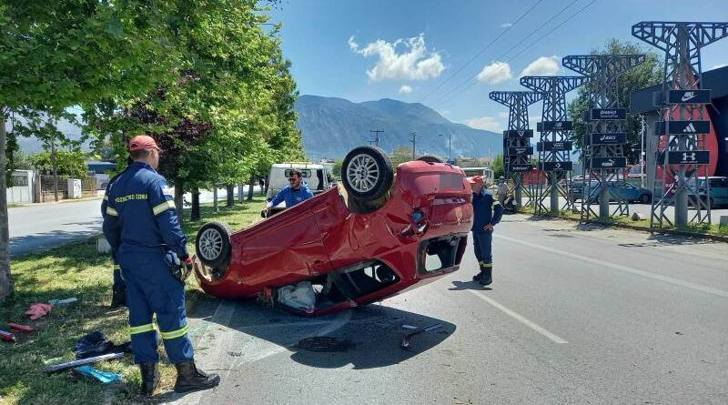 Σοβαρό τροχαίο στην Καλαμάτα - Τραυματίστηκε η οδηγός του αυτοκινήτου