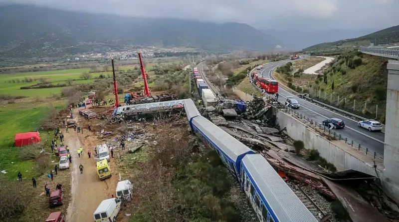 Στη Βουλή δικογραφία για τα Τέμπη