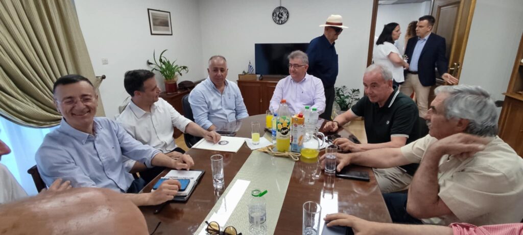 Κλιμάκιο του ΠΑΣΟΚ με επικεφαλής τον Δήμαρχο Αθηναίων Χ. Δούκα στην Κόρινθο
