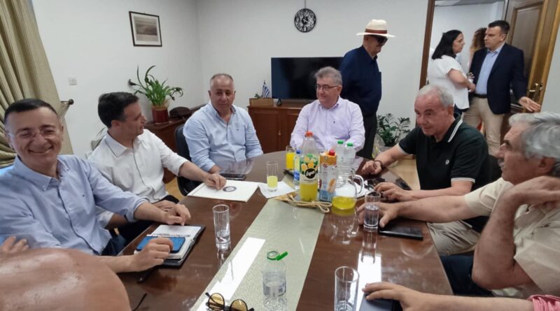 Κλιμάκιο του ΠΑΣΟΚ με επικεφαλής τον Δήμαρχο Αθηναίων Χ. Δούκα στην Κόρινθο