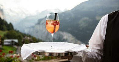 Ψευτοαριστεία, Ελίτ και Άχρηστος Φαγάς