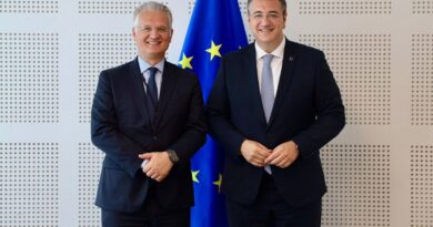 Συνάντηση του Περιφερειάρχη Πελοποννήσου με τον Έλληνα Επίτροπο Απόστολο Τζιτζικώστα στις Βρυξέλλες