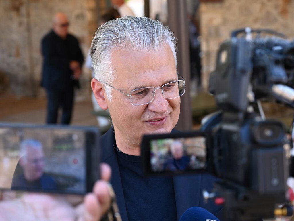 Περιφέρεια Πελοποννήσου: Πρόσκληση 4 εκατ. ευρώ για κοινωνικά παντοπωλεία, φαρμακεία και σίτιση
