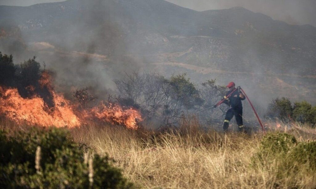 Υπό έλεγχο οι φωτιές σε Φίχτια, Νεμέα και Λουτράκι