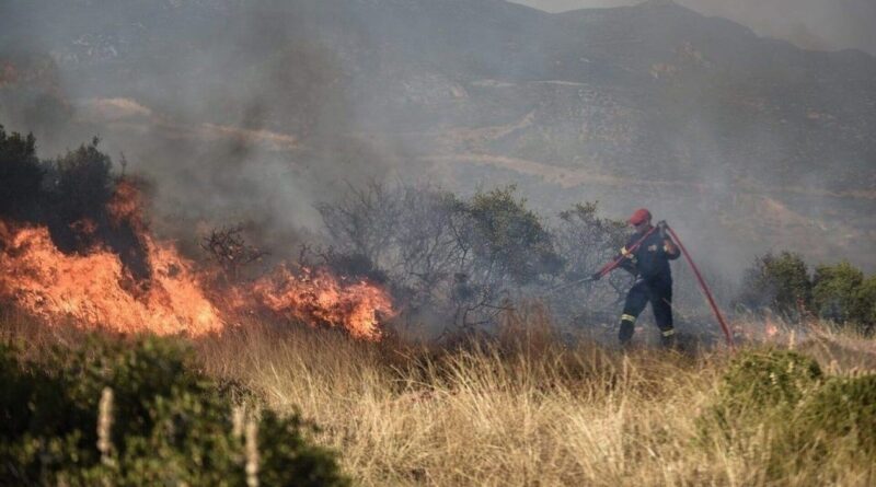 Υπό έλεγχο οι φωτιές σε Φίχτια, Νεμέα και Λουτράκι