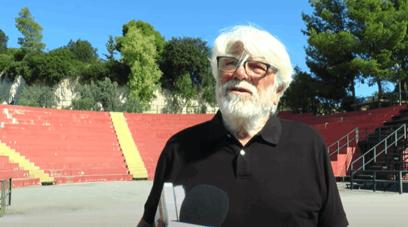 Θανάσης Παπαδάς: Ο Βαγγέλης Κορακάκης στο Θέατρο Αρχαίων Κλεωνών