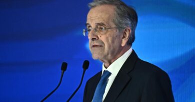 Σαμαράς: Οι γονείς των θυμάτων στα Τέμπη έχουν δικαίωμα να διαπιστώσουν εάν τα λείψανα που τους παραδόθηκαν ανήκουν στα παιδιά τους