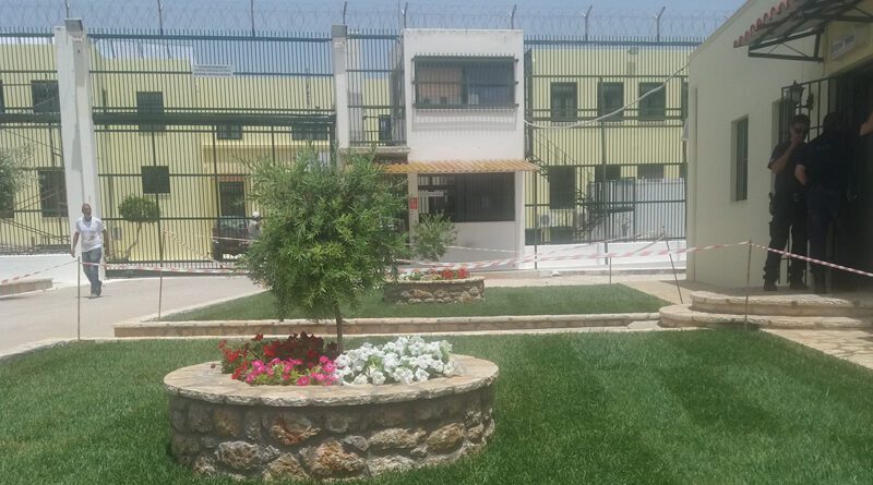 Σε Κορυδαλλό και Ναύπλιο οι προφυλακισμένοι για την υπόθεση αρχαιοκαπηλίας σε Μονή των Καλαβρύτων