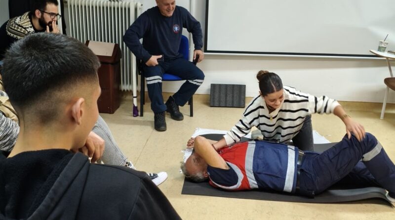 «Όλοι οι πολίτες μπορούν να σώσουν μια ζωή» Ευχαριστίες προς το Παράρτημα ΕΚΑΒ Τρίπολης για τη συμβολή του στην εκπαίδευση των σπουδαστών της ΣΑΕΚ του Παναρκαδικού Γενικού Νοσοκομείου Τρίπολης