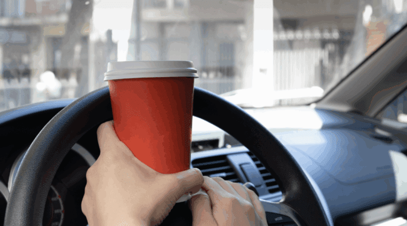 Νέος ΚΟΚ: Τέλος ο καφές και τα χοντρά μπουφάν την ώρα της οδήγησης