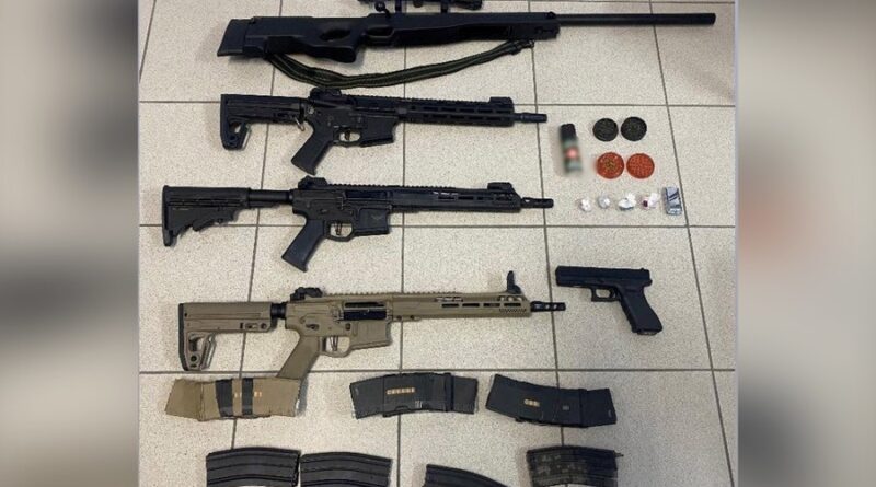 Κιάτο: Συνελήφθησαν 22χρονος και 22χρονη για παράβαση της νομοθεσίας για τα όπλα