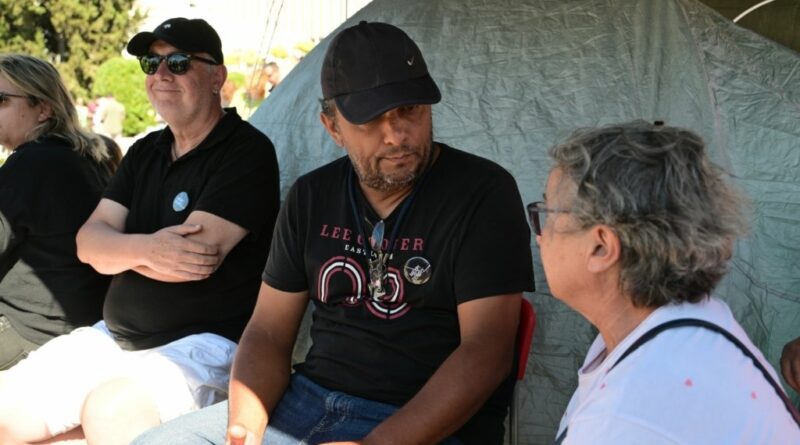 Κομμουνιστική Απελευθέρωση: Κάτω τα χέρια από την Όλγα Κοσμοπούλου και τον Πάνο Ρούτσι