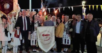 Με ιστορική λαμπρότητα οι εκδηλώσεις για την Απελευθέρωση του Κάστρου του Ακροκορίνθου