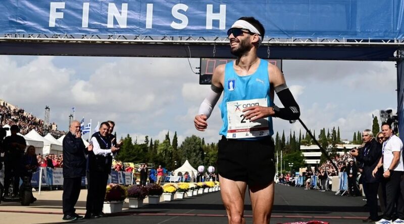 Ο Παναγιώτης Καραΐσκος, νικητής του 42ου Αυθεντικού Μαραθωνίου