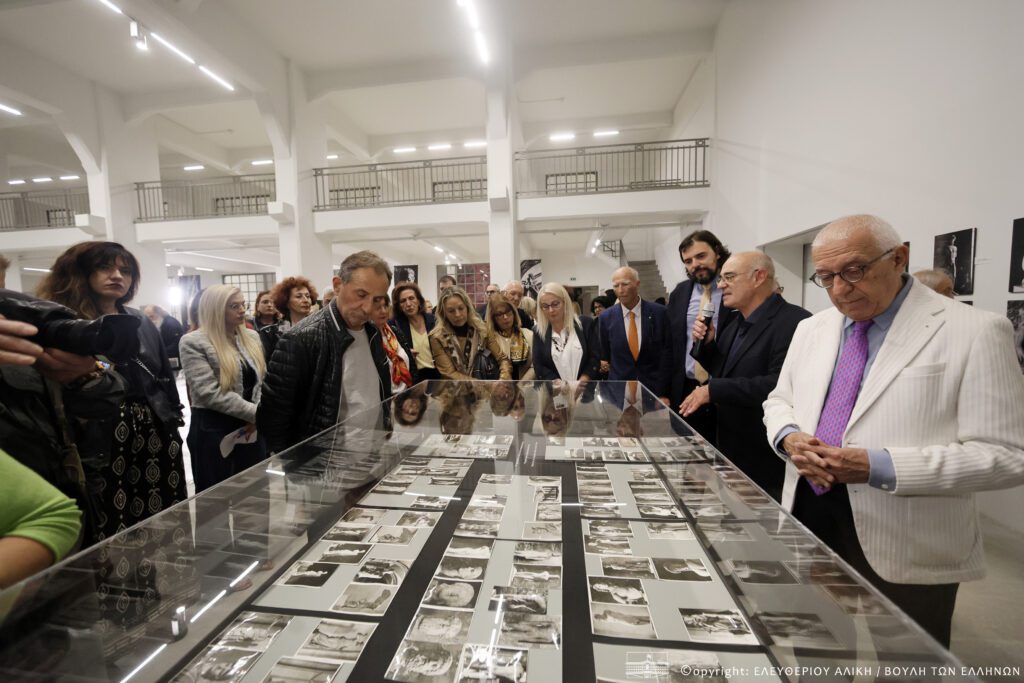 Ο Πρόεδρος της Βουλής στα εγκαίνια της φωτογραφικής έκθεσης «Ελληνικές αρχαιότητες του Λούβρου - με το μάτι του επισκέπτη»