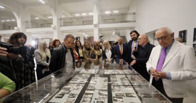 Ο Πρόεδρος της Βουλής στα εγκαίνια της φωτογραφικής έκθεσης «Ελληνικές αρχαιότητες του Λούβρου - με το μάτι του επισκέπτη»