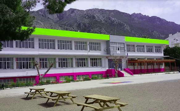 Λουτράκι: Δασκάλα κατήγγειλε στην αστυνομία 6ΧΡΟΝΟ ΜΑΘΗΤΗ (!!!) ότι την “θώπευσε” μέσα στην αίθουσα!!!