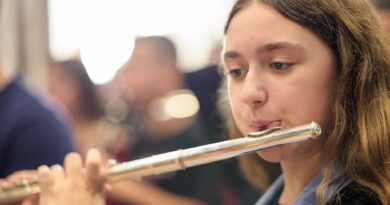 Η Νεφέλη Κουτσούκου διακρίνεται στον 10ο Πανελλήνιο Διαγωνισμό Μουσικής του Ομίλου UNESCO Τ.Λ.Ε.Ε.