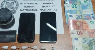 Ναύπακτος: Συνελήφθησαν 2 μαθητές λυκείου για διακίνηση κοκαΐνης έξω από σχολείο