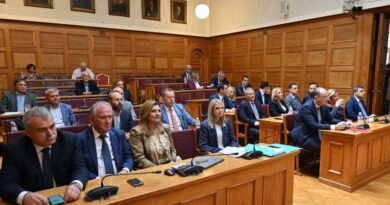 Εξεταστική για ΟΠΕΚΕΠΕ: Καλούνται «Φραπές», Σεμερτζίδου και «Χασάπης» – Αγροτοσυνδικαλιστές και κυβερνητικά στελέχη στον νέο κατάλογο των μαρτύρων