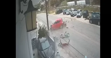 Σοκαριστικό τροχαίο στην Κόρινθο με εμπλοκή τριών αυτοκινήτων