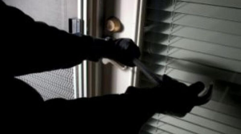 Κορινθία: Συνελήφθη 21χρονος για κλοπή