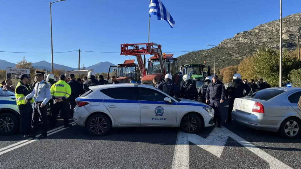 Ένταση στο μπλόκο των αγροτών στον κόμβο της Νεστάνης