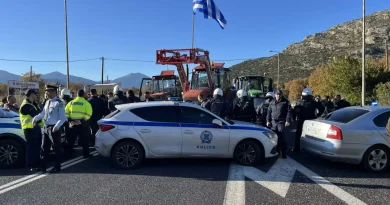 Ένταση στο μπλόκο των αγροτών στον κόμβο της Νεστάνης