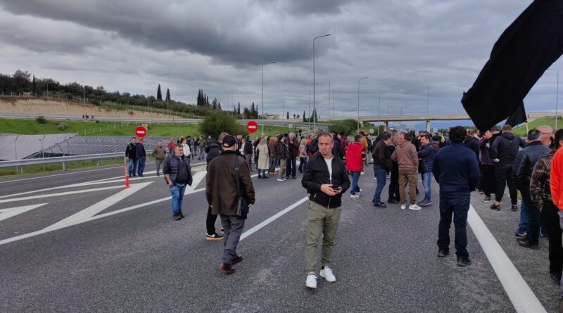 Συνεχίζονται οι κινητοποιήσεις αγροτών και κτηνοτρόφων στην Κορινθία - Στο πλευρό των αγροτών όλοι οι σύλλογοι και τα σωματεία -VIDEO