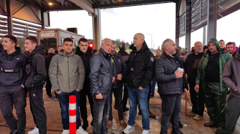 Μπλόκο στην Κορινθία: Στο πλευρό των αγροτών ο Δήμος Νεμέας